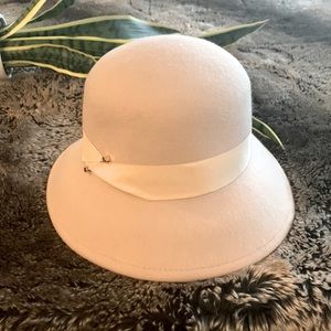 Ladies Cloche style hat. Cream color with accent